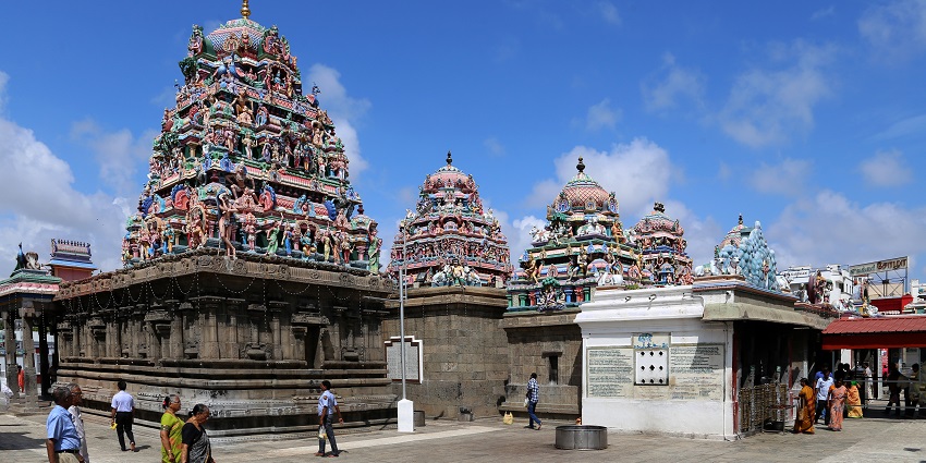 People roaming in the Kapaleeswarar temple complex, near the Muneeswaran Temple.