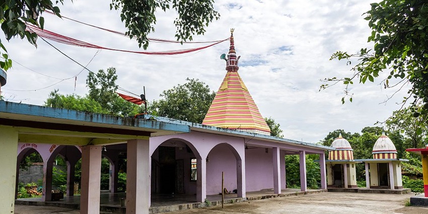 Places to visit in Pithoragarh feature a temple dedicated to Lord Shiva in the mountains.