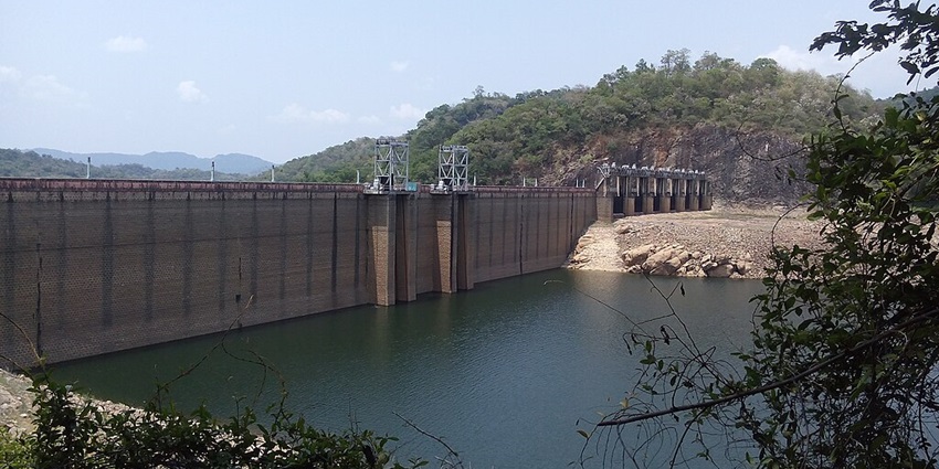 Karaiyar Dam structure on Tirunelveli Lake with surrounding landscape covered in greenery