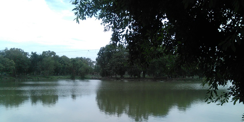 A glimpse of the serene Karna Lake featuring crystal-clear waters and lush greenery.