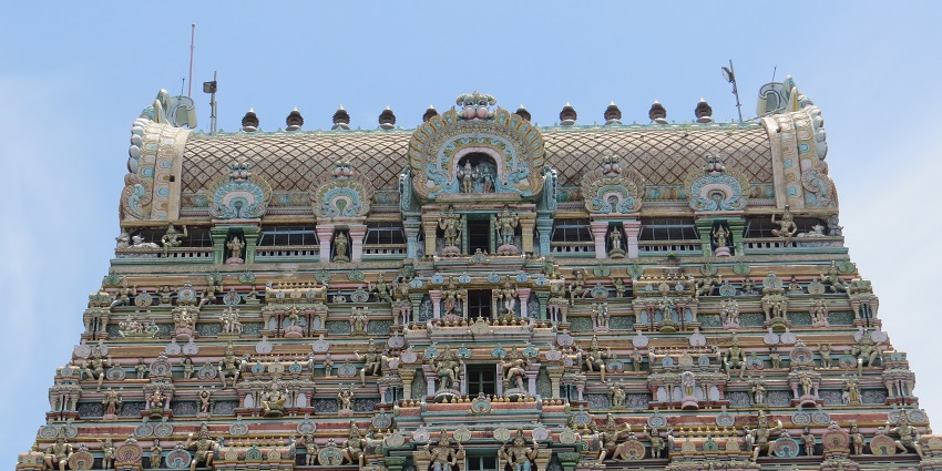 The Kasi Viswanathar in TamilNadu, showcasing intricate carvings and a vibrant gopuram (tower).