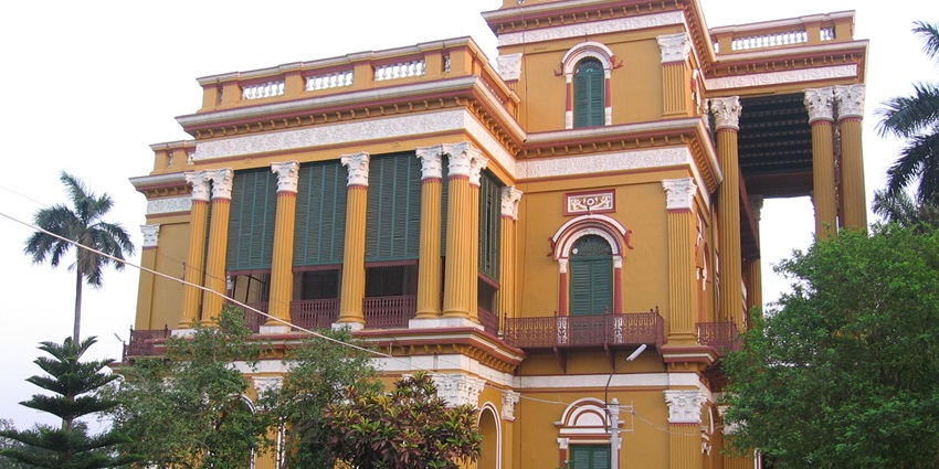 Relax in Kathgola Garden, a serene escape among the places to visit in Murshidabad.