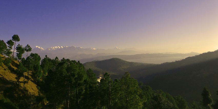 An image showing the view from Kausani, a very popular place located near Kainchi Dham.