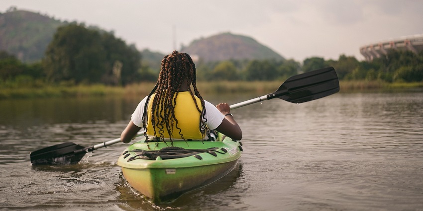 A perfect view of visitors kayaking which is one of the popular Dandi Beach Water Sports.