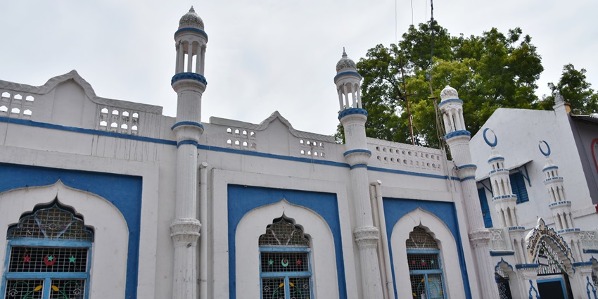 Kazimar Big Mosque Area is one of the best places to visit in Madurai at night.