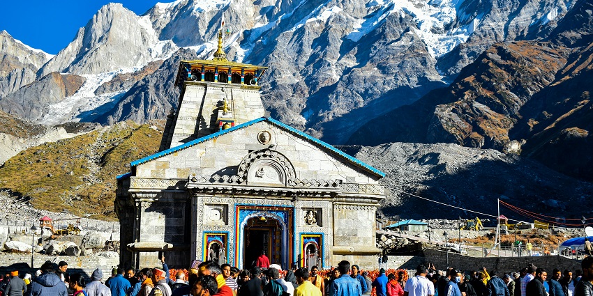 Crowd gathered in front of Kedarnath Temple in India, attending a spiritual ceremony