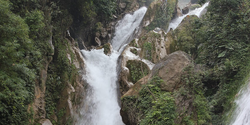 Kempty Falls in Uttarakhand is one of the top offbeat places near Mussoorie