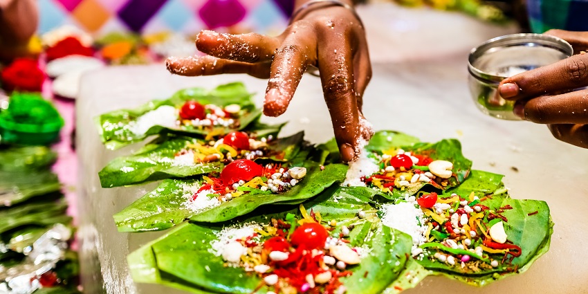 A paan vendor making the famous Banarasi paan in Varanasi