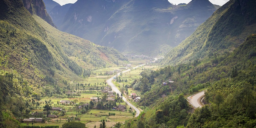 A beautiful view of Ketti Valley under blue sky, offering a peaceful escape into nature's beauty