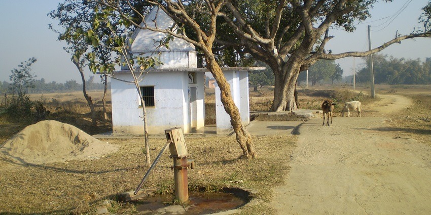 An old shiva temple at Ketunga near Navratna Garh Fort.