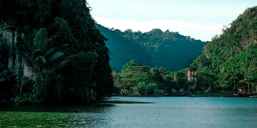 A photo of a hill station with scenic mountains, offering an escape from the city