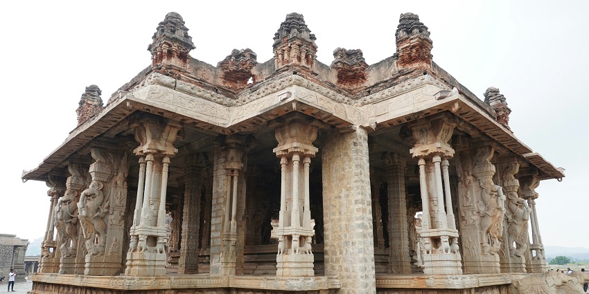 A view of the magnificent Khandoba Temple, one of the top Nasik temples in the region.