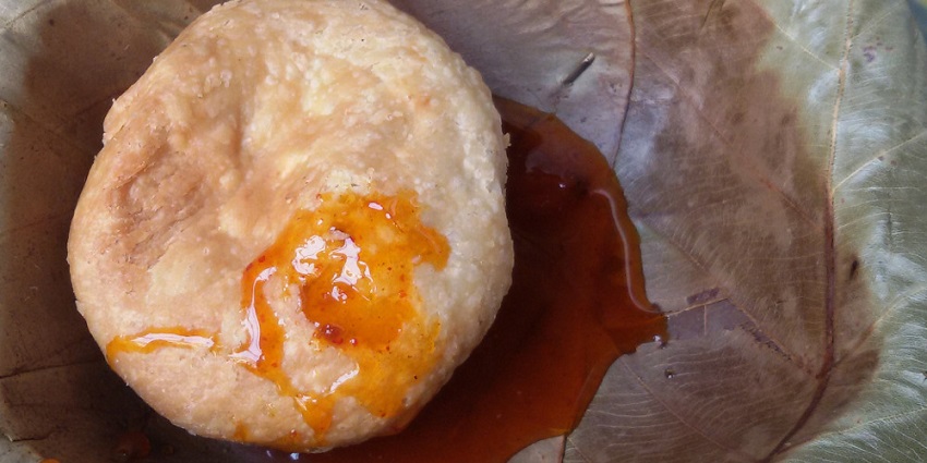 Khasta is one of the best foods in Mathura which is available at the every corner of the city