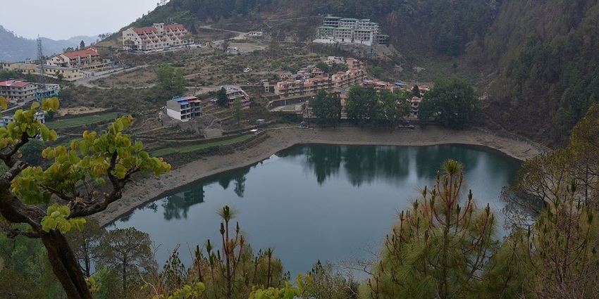 An image of a beautiful emerald green Lake of Khurpatal, a hidden gem in Uttarakhand.