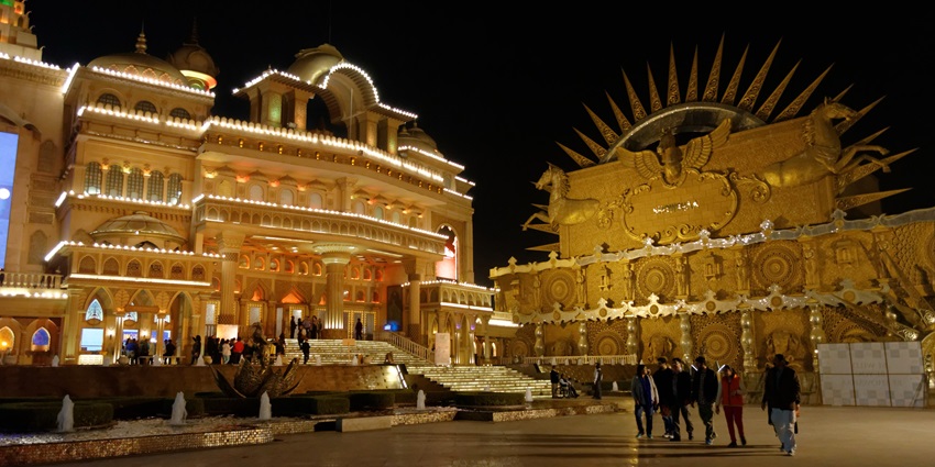An image of the stage at Kingdom of Dreams, one of the stunning places to visit near Noida.