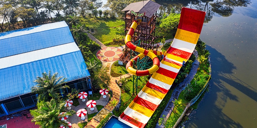 Thrilling rides inside the Kingland Water World, one of the exciting places to visit in Panipat.