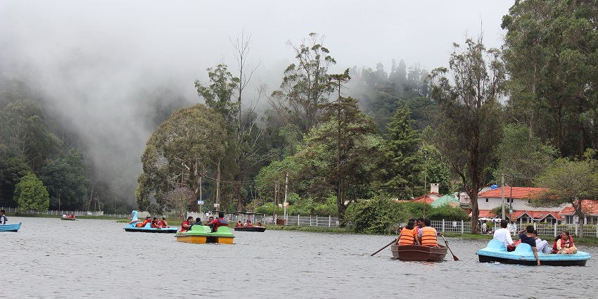 An image of a reflection of the sky on Kodaikanal Lake creating a beautiful view.