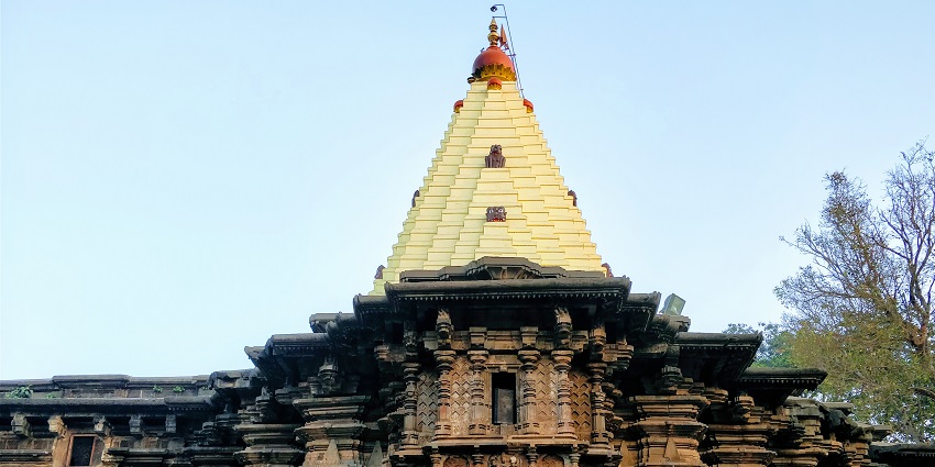 A picture of a worship site in Maharashtra with a traditional gopuram on its roof