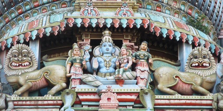 Image of the stonework of Koodal Azhagar Temple, a site among holy temples in Madurai.