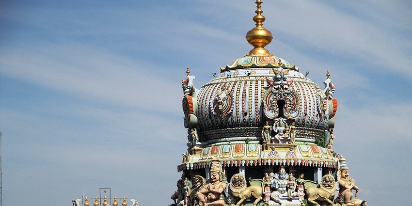 Image of the architecture of Koodal Azhagar Temple, one of the holy Sivan temples in Madura.