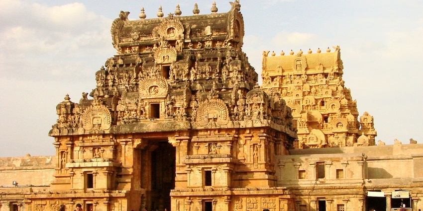 Kottai Mariamman Temple with surrounding nature.