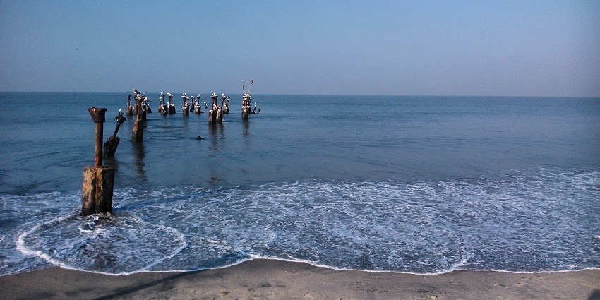A scenic image of Kozhikode Beach, one of the most popular beaches near Coimbatore.