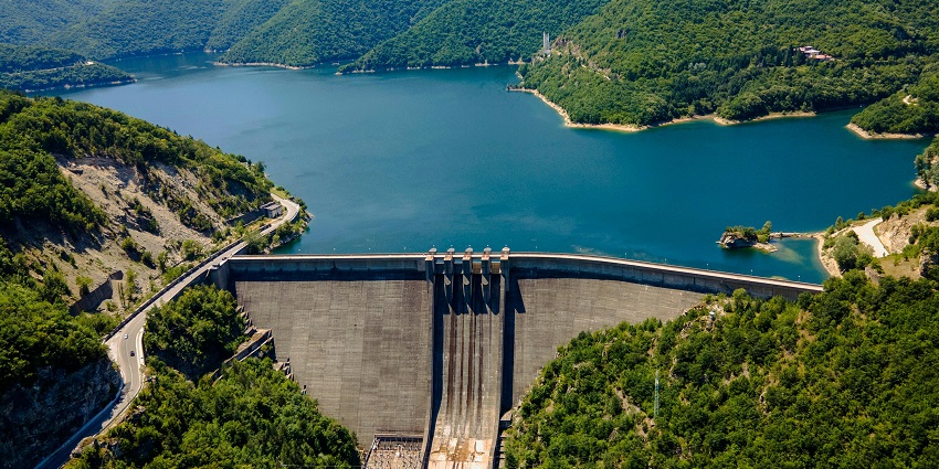 View of Krishnagiri Dam surrounded by dense greenery, among the top places in Krishnagiri.