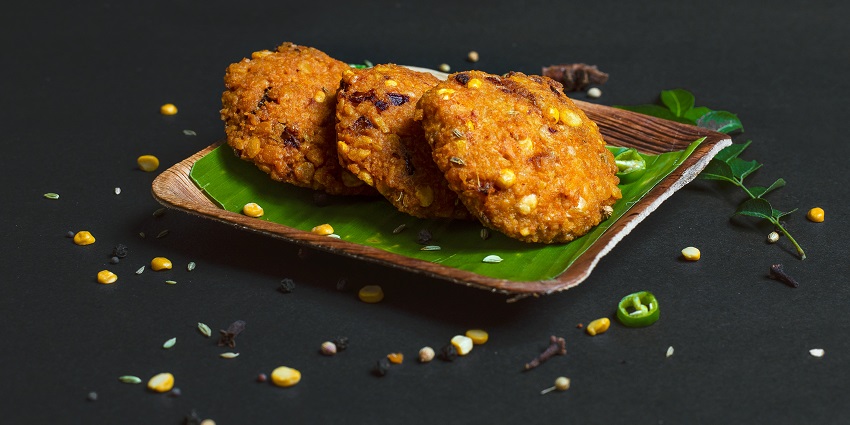 Kumaoni dal vada, a famous street food in Uttarakhand for every traveller to try.