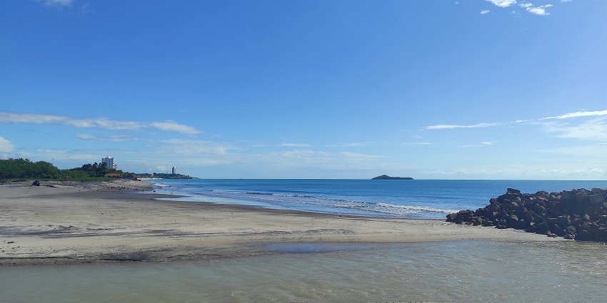 Kushi Beach is a tranquil spot perfect for couples, ranking among the popular beaches