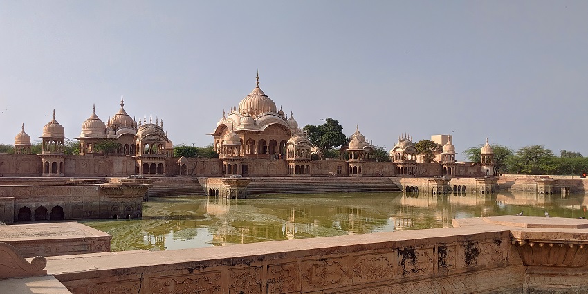 Kusum Sarovar in Mathura is a beautiful site and one of the most prominent temples in Barsana.