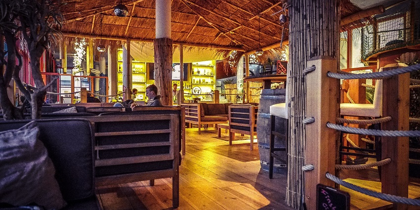 The party places in Bali feature beach bars known for cocktails and vibrant nightlife.