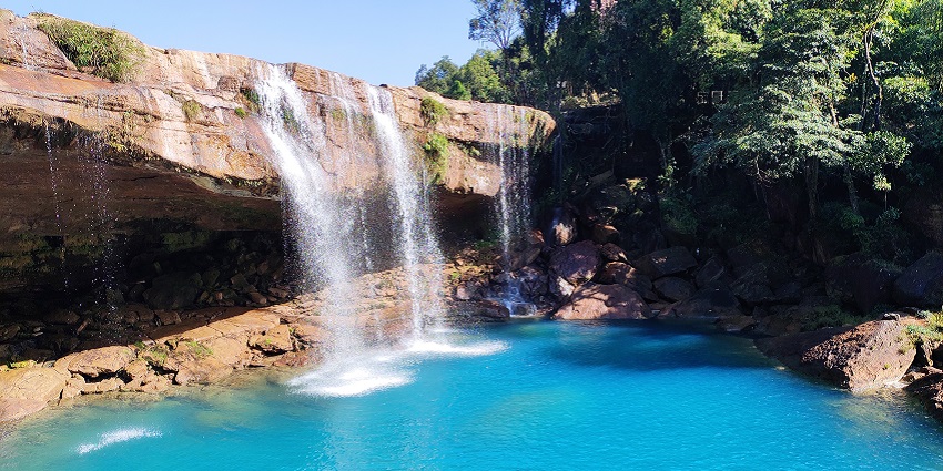 Kuthalam Waterfalls near Thirumanancheri Temple captured during daytime