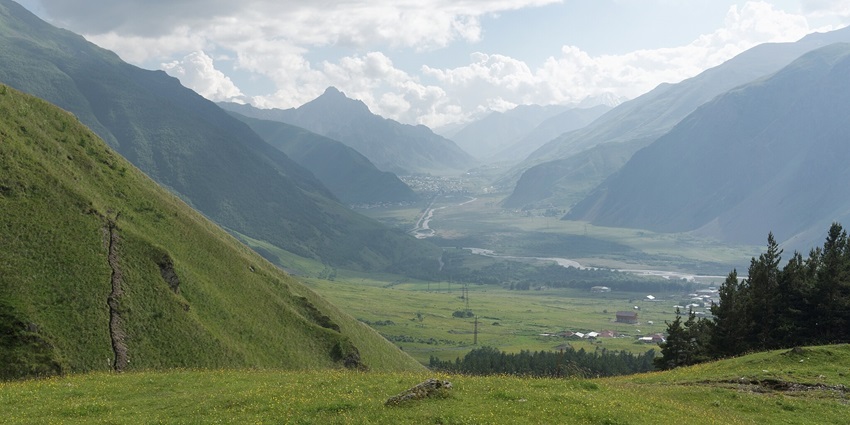 A picture of a beautiful valley, one of the best offbeat places near Dehradun