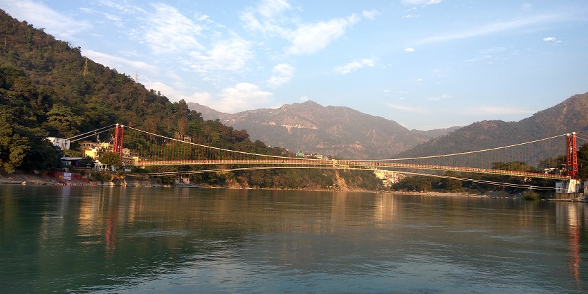 Rishikesh trekking places offer breathtaking views between Lakshman Jhula and Garud Chatti.
