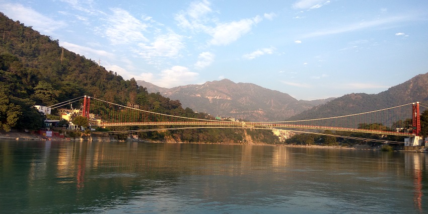 Laksham Jhula is a thrilling hanging bridge over the beautiful Ganga river in Rishikesh.