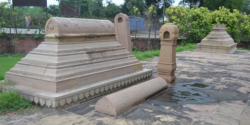 The historical ruins of Lal Khan’s Tomb, linked to the forts in Varanasi