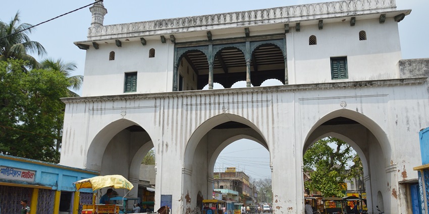Lalbagh Bazaar offers many exciting things to do in Murshidabad, West Bengal, India.