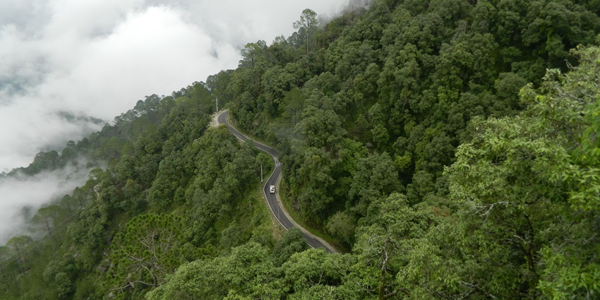 An aerial picture of the vast mountain region of Lansdowne offering views of the lush greenery