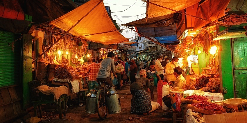 Bustling late-night markets in Rishikesh featuring local crafts, food, and lively atmosphere.
