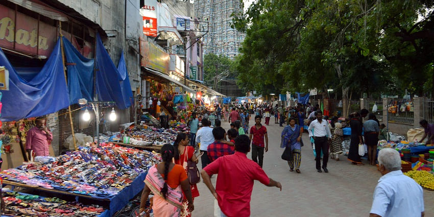 A picture of vibrant local markets, a top choice for the best things to do in Karaikudi.