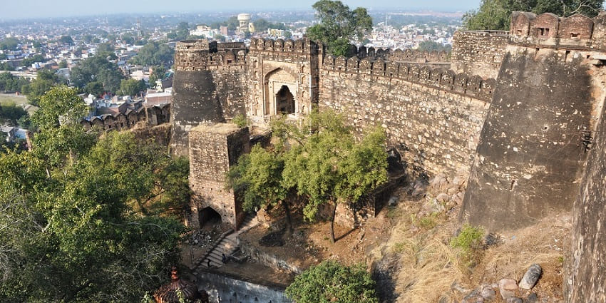 A panoramic view of Jhansi Fort, standing tall amidst the scenic landscapes of Jhansi