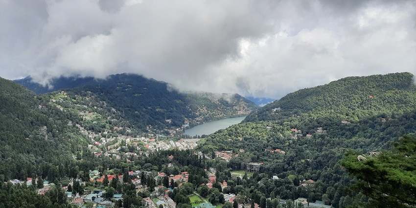 Nainital Mosque, the scenic location near Naini Lake, vibrant surroundings.