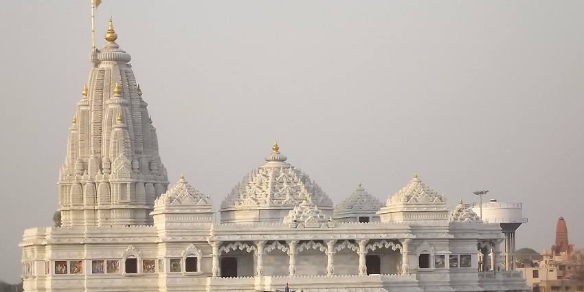 An evening at Prem Temple.