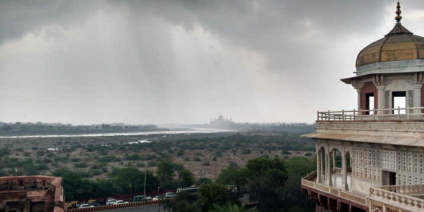 Agra Fort is near the Yamuna River and the famous Taj Mahal.