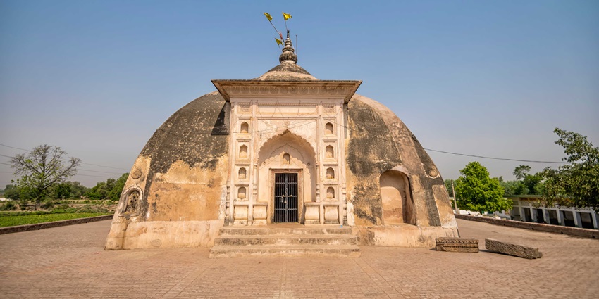 Gupt Kalin Mandir in Bhitargaon, featuring ancient brick architecture and historical details
