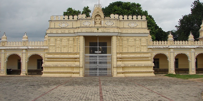 An image of the Gayatri Temple in Uttar Pradesh, a sacred site for spiritual seekers