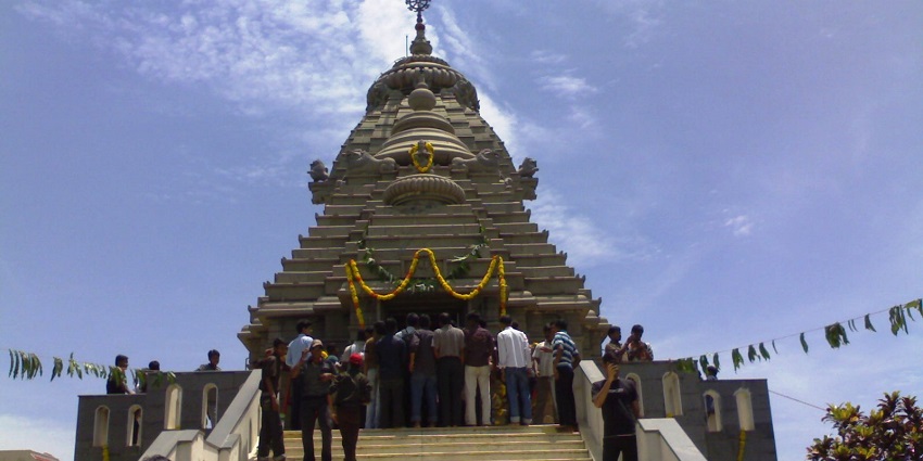 An outside view of the temple in Chennai being visited by a large number of devotees