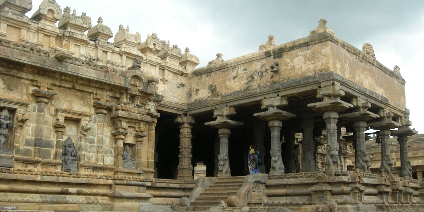 Tiruvannamalai temples with local buildings and Arunachala Hill in the background