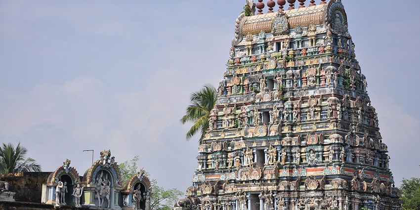 The Periyandavar temple is located in the town of Sirkazhi in Tamil Nadu, India.