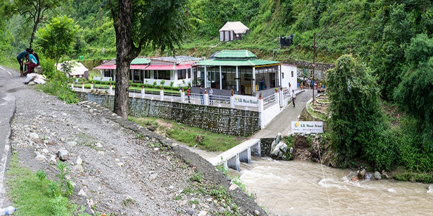 Lansdowne offers a serene atmosphere and nature activities.